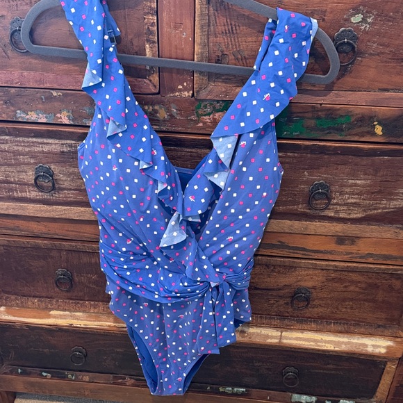 Lilly Pulitzer Swimsuit

Borealis Blue Lilly Squared - Picture 2 of 5